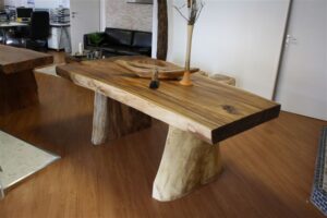 Massivholztisch aus Soar