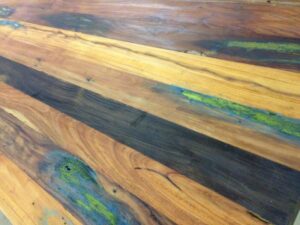 Massivholztisch aus recyceltem Holz (Boatwood)