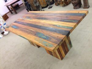 Massivholztisch aus recyceltem Holz (Boatwood)