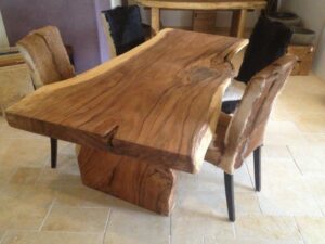 Tisch aus Massivholz "Soar"