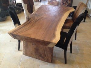 Tisch aus Massivholz "Soar"