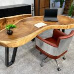 Massivholzmöbel Schreibtisch aus Suar
