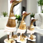 Ente aus Holz im Bikini