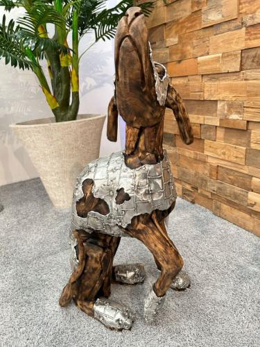 Deko Sitzender Hund 86 cm aus Holz und Aluminium