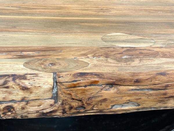 Esstisch im Naturdesign Deep Island aus recyceltem Holz