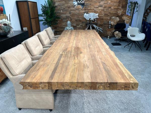 Esstisch im Naturdesign Deep Island aus recyceltem Holz