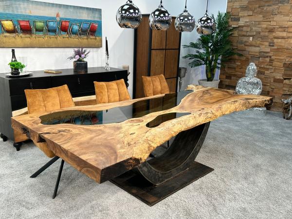 Designtisch aus einer Baumscheibe "Lakeside Suar" (ca. 260 x 82-117 x 77 cm) mit Glaseinlagen und Rohstahlgestell