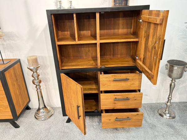 Highboard aus Holz