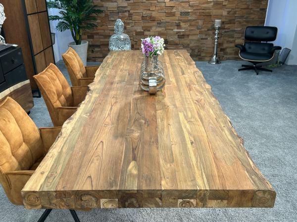 Esstisch Deep Island aus recyceltem Holz