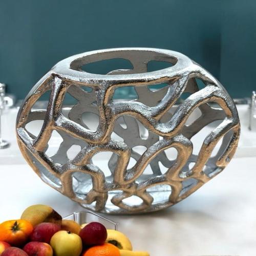 Metallvase mit Lianendesign Venla