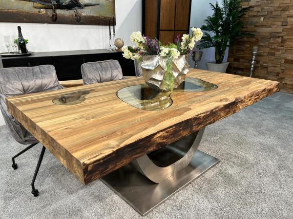 Nachhaltiger Massivholztisch "Deep Island" aus recyceltem Holz