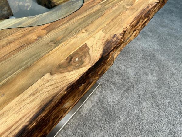 Nachhaltiger Massivholztisch "Deep Island" aus recyceltem Holz