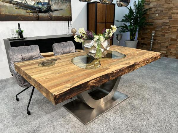 Nachhaltiger Massivholztisch "Deep Island" aus recyceltem Holz