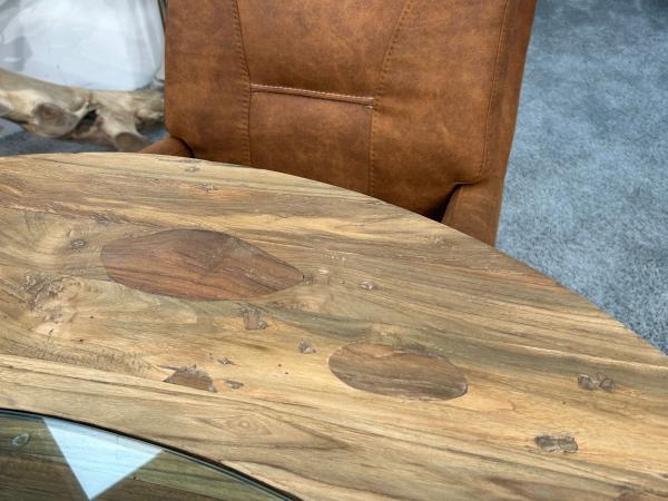 Runder Designtisch aus recyceltem Holz