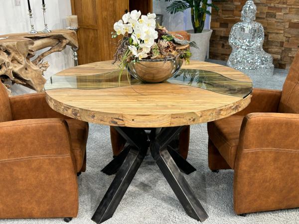 Runder Designtisch aus recyceltem Holz