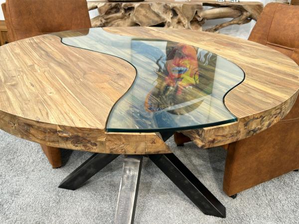 Runder Designtisch aus recyceltem Holz