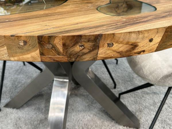 Runder Designtisch aus recyceltem Holz