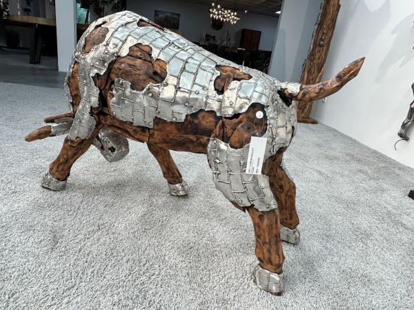 Skulptur / Dekofigur "Stier" aus Holz 122 cm