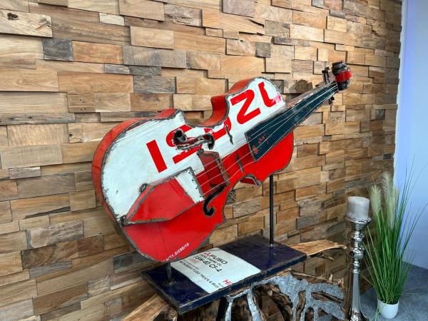 Skulptur Violine im XXL Format aus recyceltem Metall