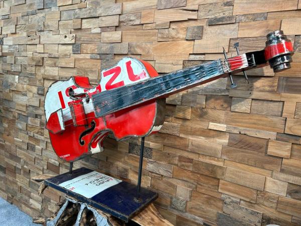 Skulptur Violine im XXL Format aus recyceltem Metall