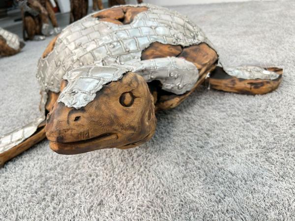 Außergewöhnliche Holzskulptur „Schildkröte“ aus Holz