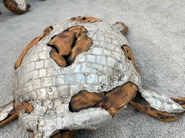 Außergewöhnliche Holzskulptur „Schildkröte“ aus Holz