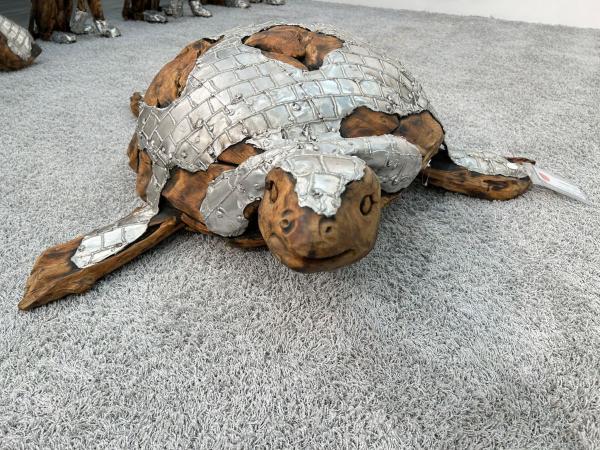 Außergewöhnliche Holzskulptur „Schildkröte“ aus Holz