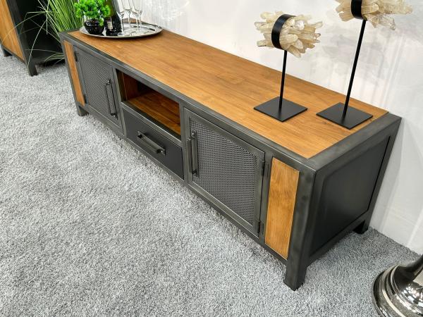 Tv-Schrank-aus-Metall-und-Holz-Industiedesign-Loft