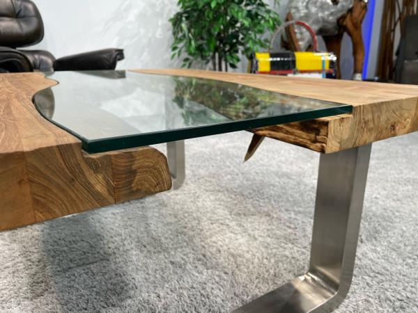 Eckiger Couchtisch aus Holz Old Elements rustikal modern Wildkante