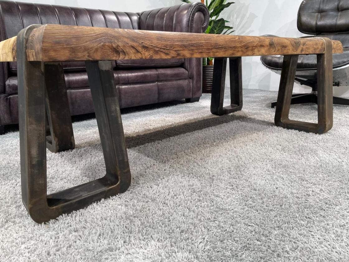 Designer Couchtisch "Raft" (ca.140 x 80 x 45 cm) aus recyceltem Teakholz mit Rohstahlgestellen