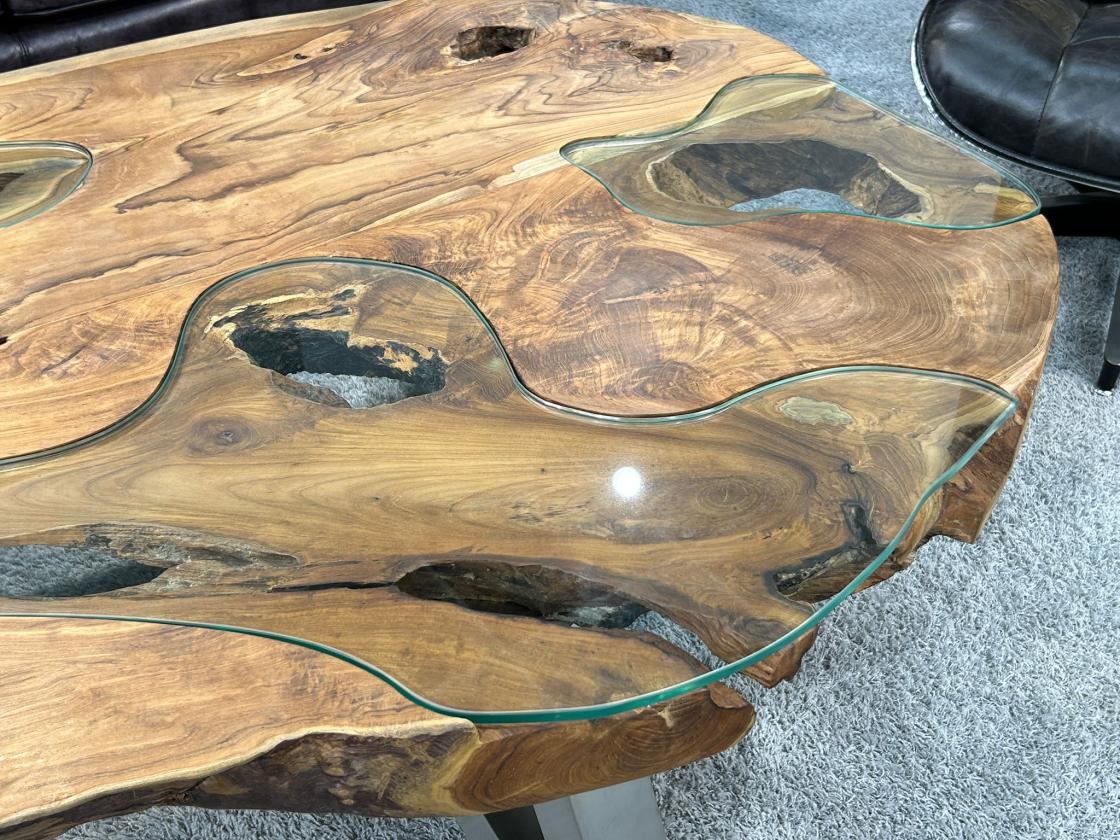 Couchtisch oval aus Holz aus Baumscheiben