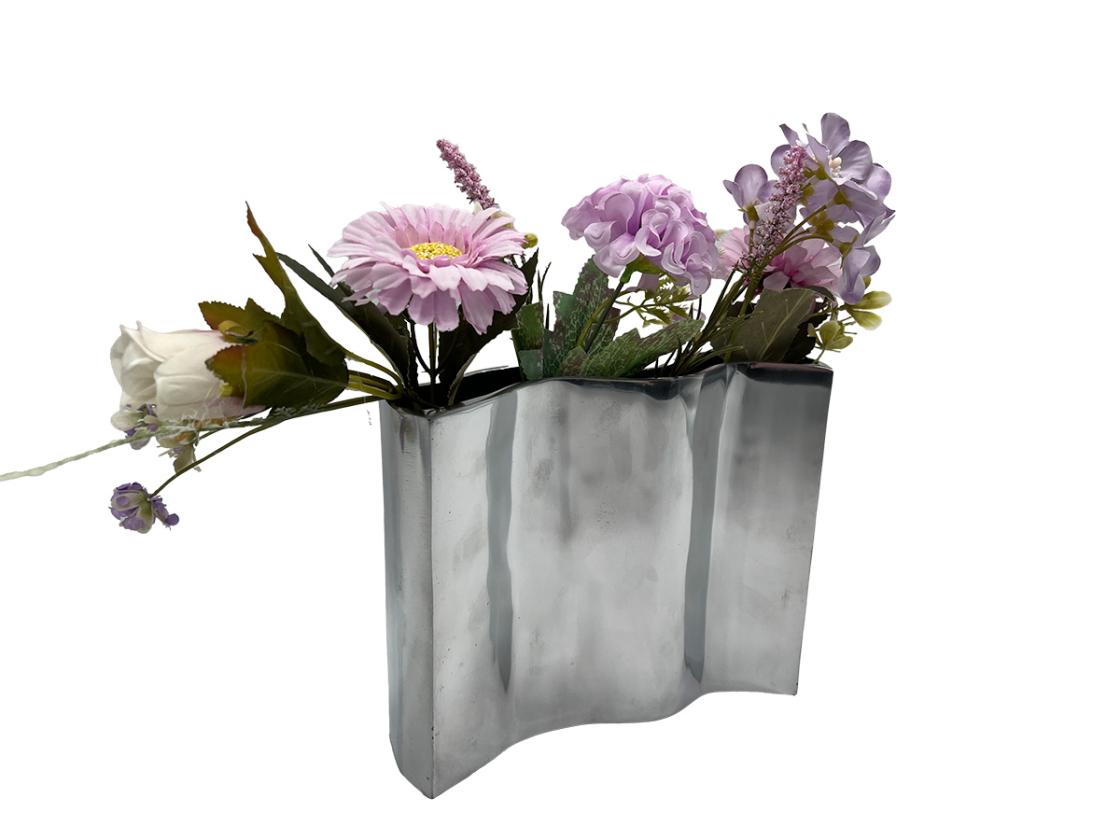 Designer Blumenvase aus Nickel