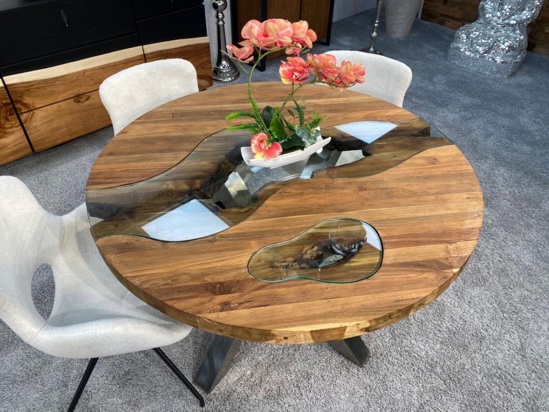 Runder Designtisch aus recyceltem Holz