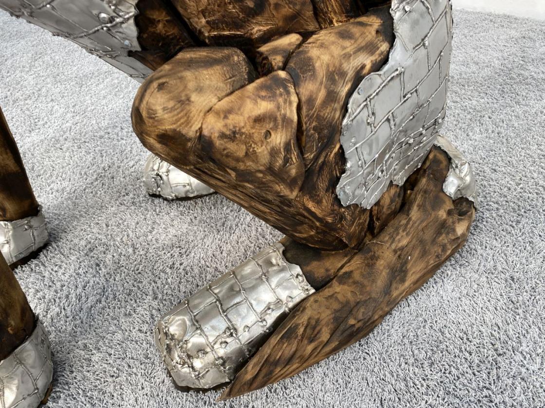 DER TISCHONKEL :: Skulptur Sitzender Hund aus Altholz mit Aluminium