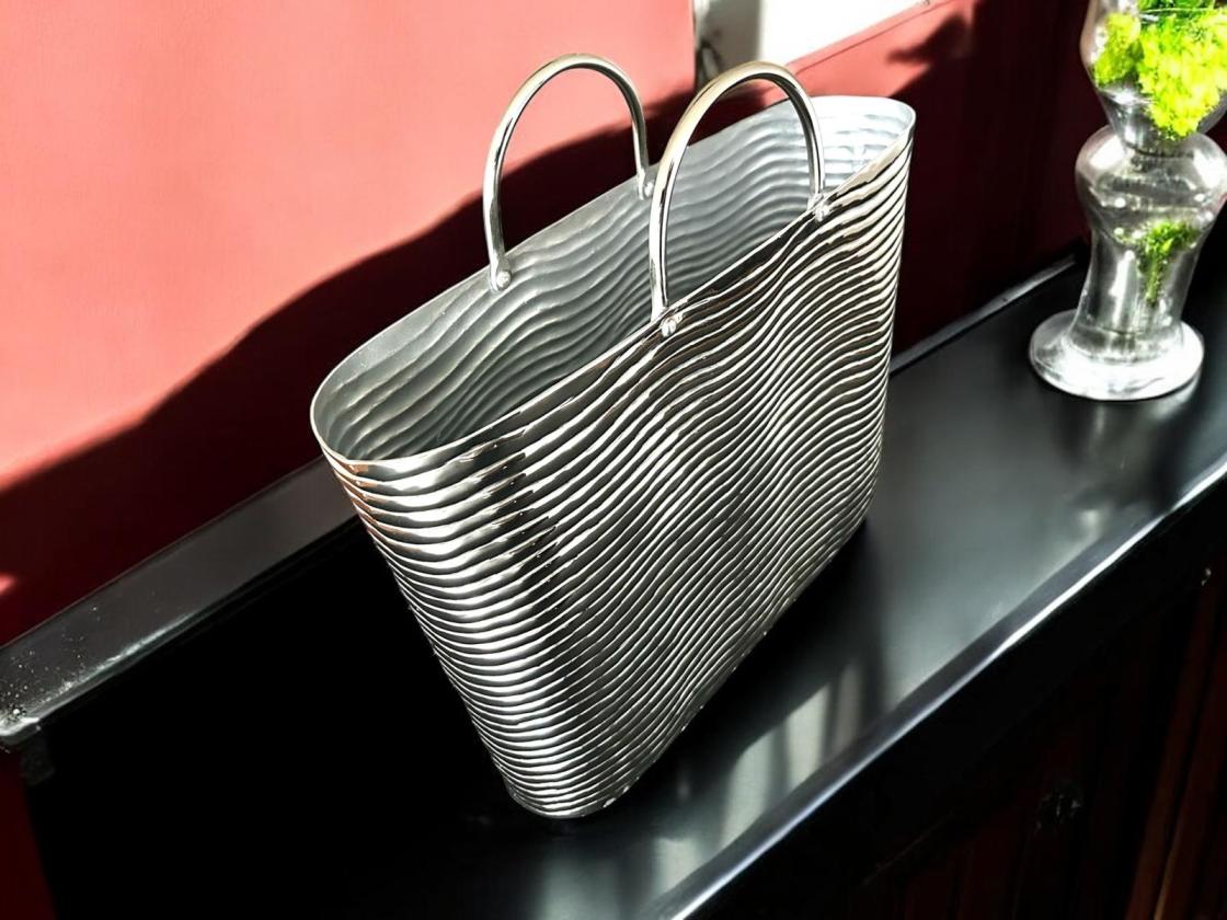 Handtasche aus Metall Aluminium Silber Nickel