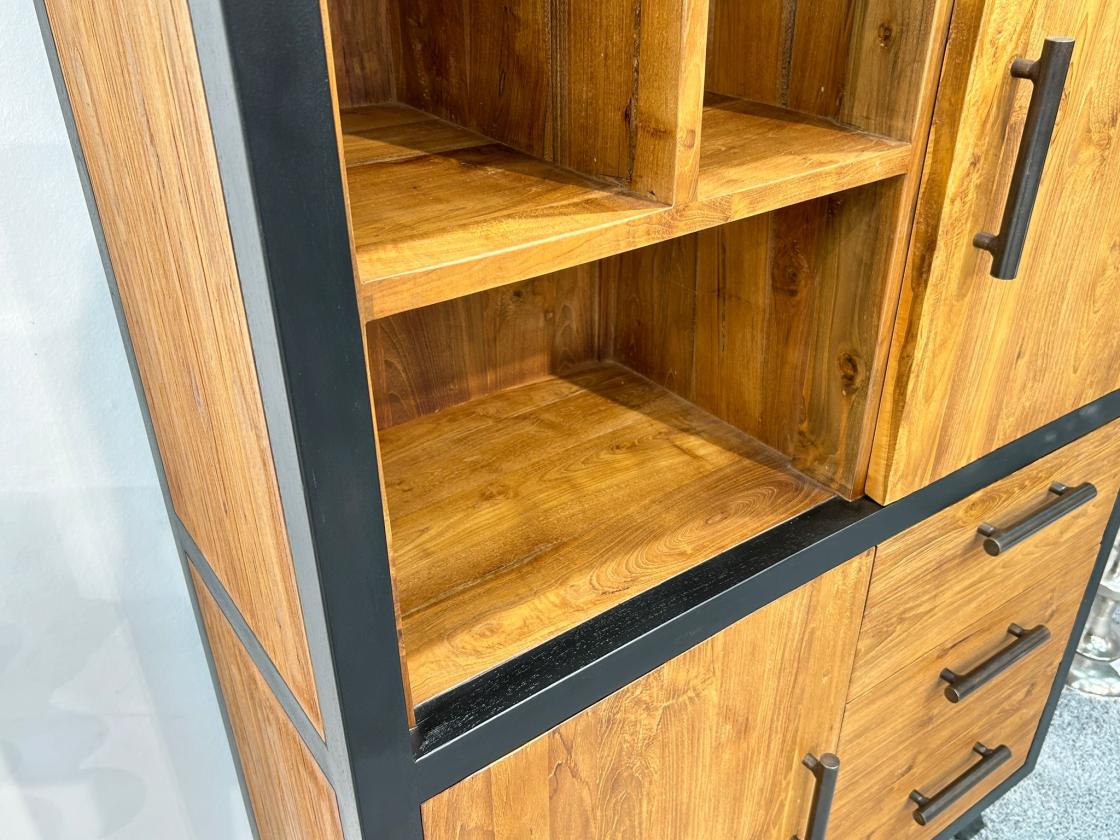 Highboard aus Holz