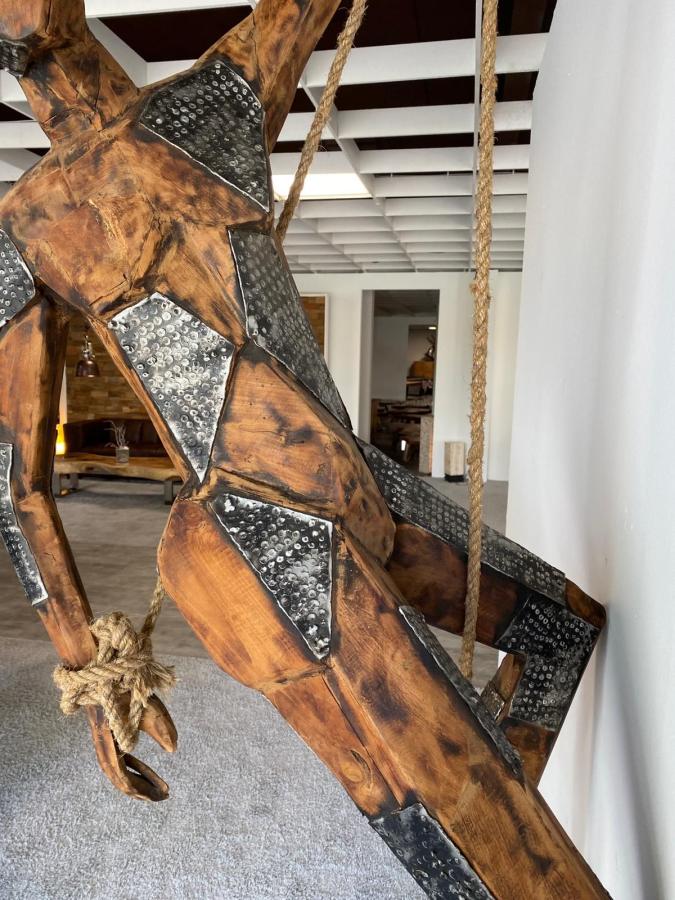 Deko Sitzender Hund 100 cm aus Holz und Aluminium