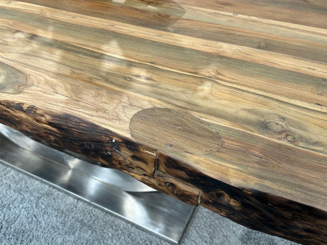 Esstisch Deep Island aus recyceltem Holz