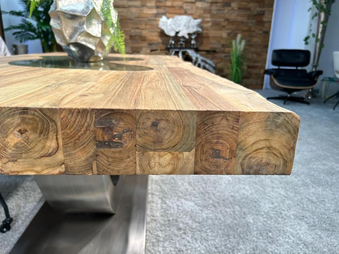 Nachhaltiger Massivholztisch "Deep Island" aus recyceltem Holz