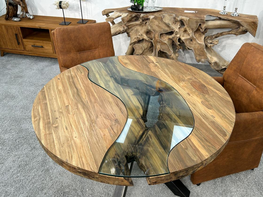 Runder Designtisch aus recyceltem Holz