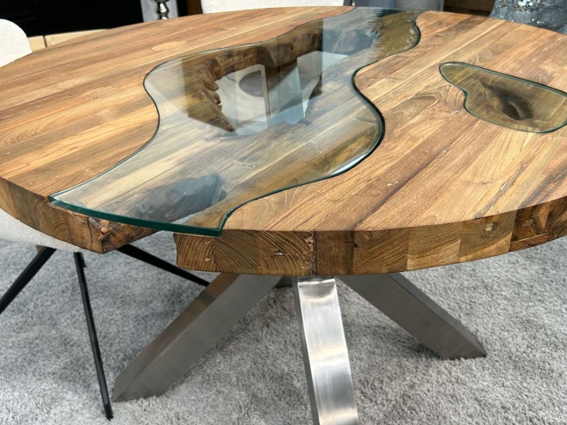 Runder Designtisch aus recyceltem Holz