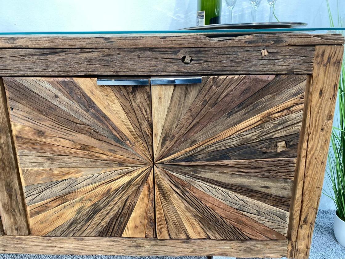 Sideboard / Anrichte "Essence" 180 x 45 x 82 cm aus recyceltem Altholz mit Chromgestell und Glasplatte
