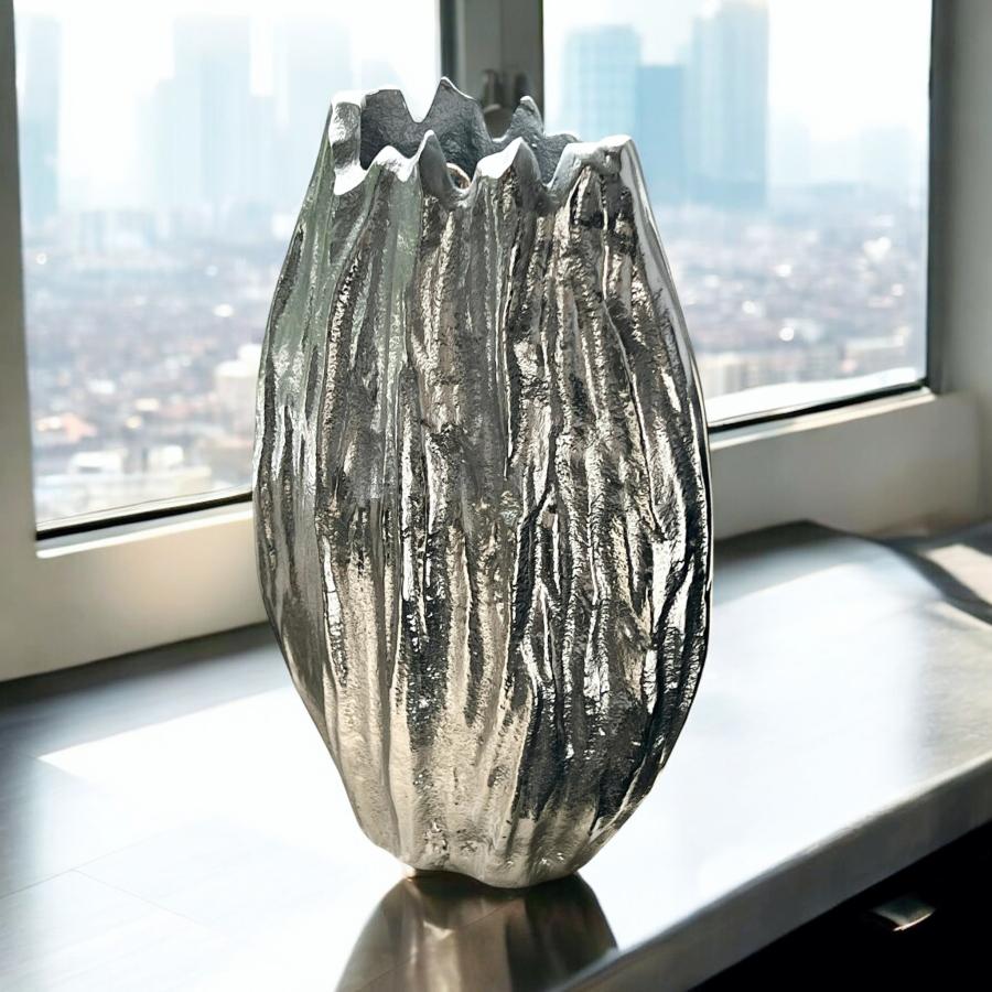 Silberne Designvase aus Metall Volcano