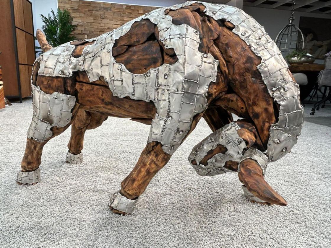 Skulptur / Dekofigur "Stier" aus Holz 122 cm