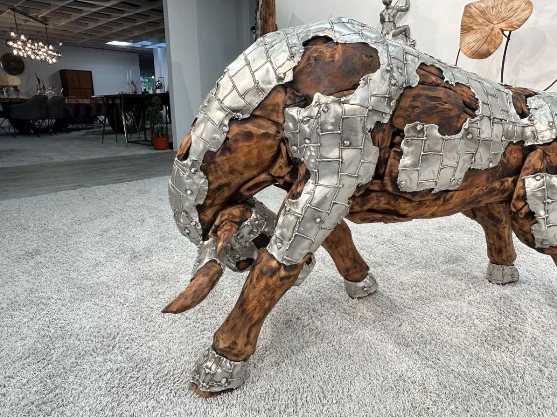 Skulptur / Dekofigur "Stier" aus Holz 122 cm