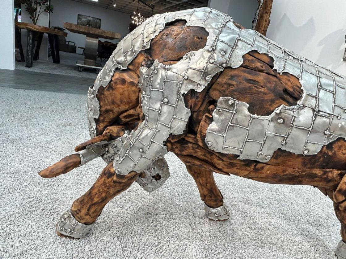 Skulptur / Dekofigur "Stier" aus Holz 122 cm