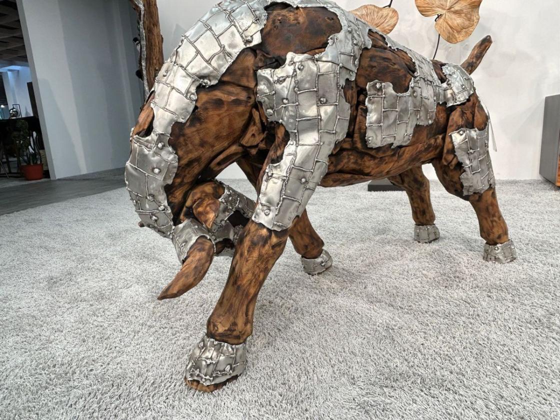 Skulptur / Dekofigur "Stier" aus Holz 122 cm