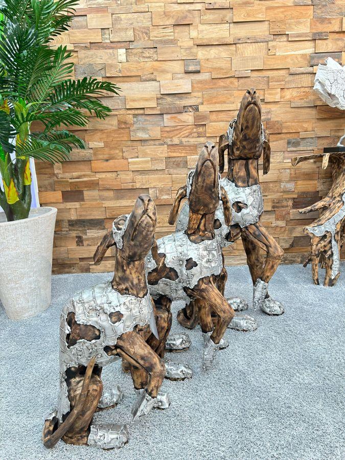 Skulptur-Set  Sitzende Hunde aus recyceltem Altholz mit Aluminium