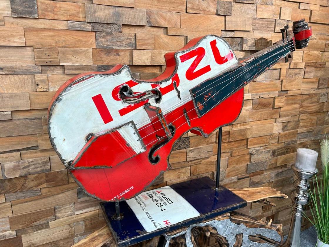 Skulptur Violine im XXL Format aus recyceltem Metall