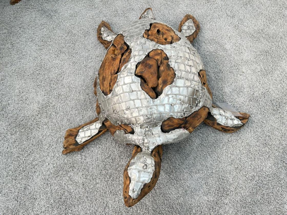 Außergewöhnliche Holzskulptur „Schildkröte“ aus Holz